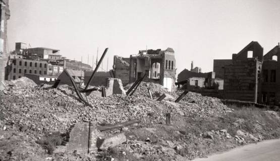 ARH NL Koberg 9159, Zerstörte Gebäude und Trümmerhaufen, Hannover, 1946