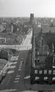 ARH NL Koberg 9171, Zerstörtes Altes Rathaus vorne, Aegidienkirche hinten, Blick von der Marktkirche, Hannover, 1946