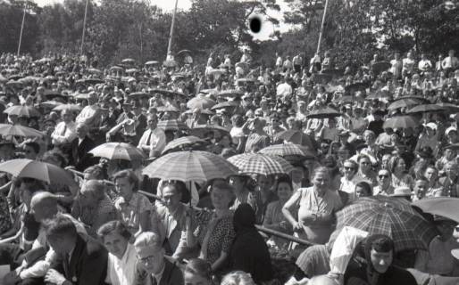 ARH NL Koberg 9319, Publikum bei der Lutherischen Weltbundtagung, Hannover, 1952