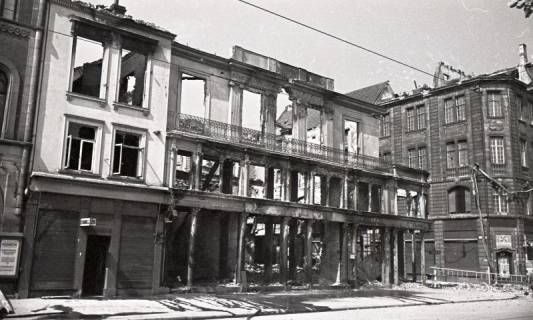 ARH NL Koberg 9421, Zerstörte Häuser, Georgstraße Ecke Windmühlenstraße, Hannover, 1943