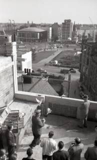 ARH NL Koberg 9581, Richtfest auf dem Dach des Neubaus der damaligen BHF-Bank, Hannover, wohl 1954