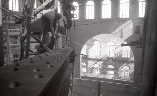 ARH NL Koberg 9753, Arbeiter beim Wiederaufbau der Oper, Hannover, 1951