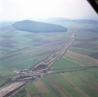 ARH NL Koberg 9978, Bau der Autobahn 7 zwischen Kalefeld und Echte (Blickrichtung Südwesten), 1957