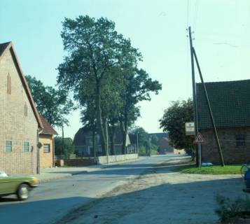 ARH NL Machinowski 101, Blick auf eine Straße, Schwüblingsen, 1981