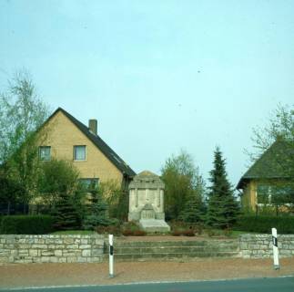 ARH NL Machinowski 330, Kriegerdenkmal für die Gefallenen des Ersten Weltkrieges (Deisterstraße), Lemmie, 1981
