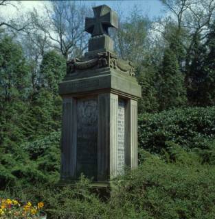 ARH NL Machinowski 450, Ehrenmal, Mardorf, 1983