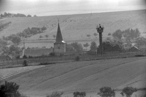 ARH NL Mellin 01-002/0026, Ehemalige innerdeutsche Grenze, Kirche und Wachturm, Mackenrode (Thüringen), vor 1989