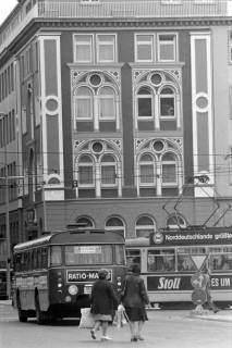 ARH NL Mellin 01-055/0010, Blick vom Ernst-August-Platz auf das Gebäude der Sparda-Bank, Hannover, ohne Datum