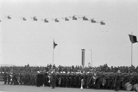 ARH NL Mellin 01-086/0009, Ehrenparade zur Verabschiedung des Bundeskanzlers Dr. Konrad Adenauer, Wunstorf, 1963