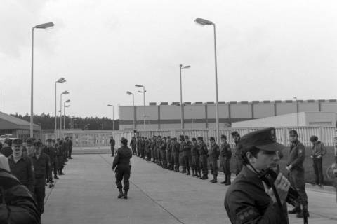 ARH NL Mellin 01-115/0010, Polizei vor dem Atommülllager, Gorleben, nach 1978