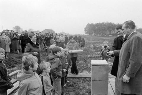 ARH NL Mellin 01-115/0016, Jürgen Bauermeister bei einer Grundsteinlegung(?), zwischen 1971/1981