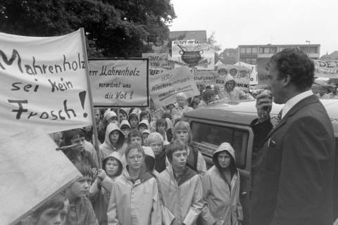 ARH NL Mellin 01-121/0014, Demonstration von Schülern, zwischen 1974/1976