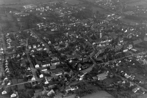 ARH NL Mellin 01-128/0006, Luftbild von einer Stadt, ohne Datum