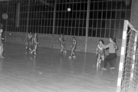 ARH NL Mellin 01-132/0011, Handballspiel in einer Turnhalle, ohne Datum