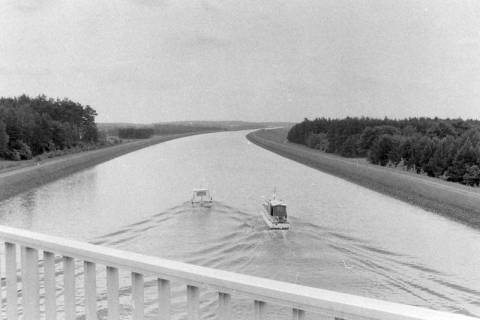 ARH NL Mellin 01-163/0015, Blick von einer Brücke auf einen Kanal, ohne Datum