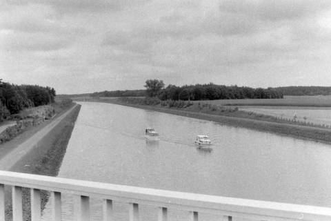 ARH NL Mellin 01-163/0017, Blick von einer Brücke auf einen Kanal, ohne Datum