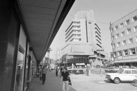 ARH NL Mellin 01-167/0002, Blick auf das Kröpcke-Center und Kaufhaus Wertheim, Hannover, zwischen 1976/1980