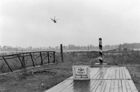ARH NL Mellin 01-168/0015, Zonengrenze und Helikopter, ohne Datum