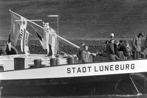 ARH NL Mellin 01-175/0004, Schiff auf der Elbe, Lüneburg?, ohne Datum