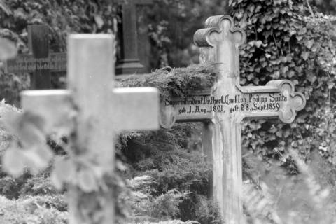 ARH NL Mellin 01-180/0001, Grabstein des Theologen und Dichter Philipp Spitta auf dem Magdalenenfriedhof, Burgdorf, ohne Datum