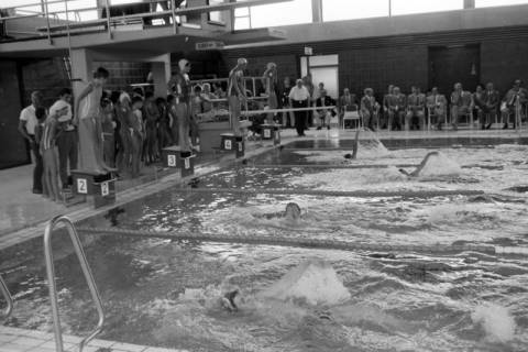 ARH NL Mellin 01-199/0009, Schwimmwettkampf in einem Hallenbad, ohne Datum