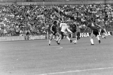 ARH NL Mellin 01-200/0006, Fußballspiel Hannover 96 (dunkle Trikots), zwischen 1975/1976