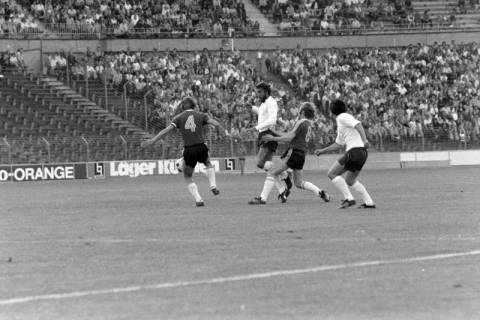 ARH NL Mellin 01-200/0007, Fußballspiel Hannover 96 (dunkle Trikots), zwischen 1975/1976