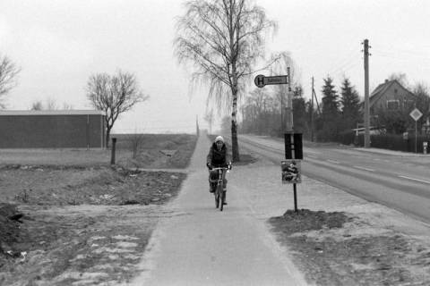 ARH NL Mellin 02-009/0014, Mutter mit Kind auf Fahrrad, ohne Datum