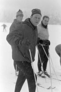 ARH NL Mellin 02-013/0016, Personen beim Skifahren, ohne Datum