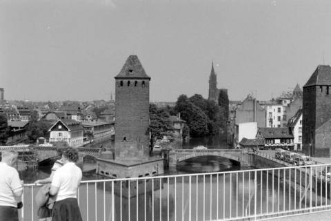 ARH NL Mellin 02-026/0002, Blick vom Dach der Barrage Vauban auf die Ponts Couverts (Gedeckte Brücken) und die Liebfrauenmünster, Straßburg, ohne Datum