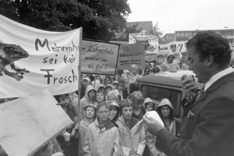 ARH NL Mellin 02-029/0012, Demonstration von Schülern, zwischen 1974/1976