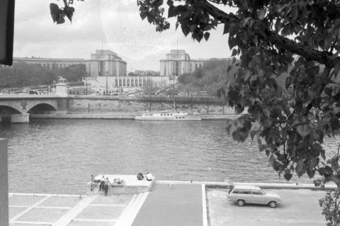 ARH NL Mellin 02-058/0022, Blick über die Seine auf das Palais de Chaillot, Paris, nach 1963