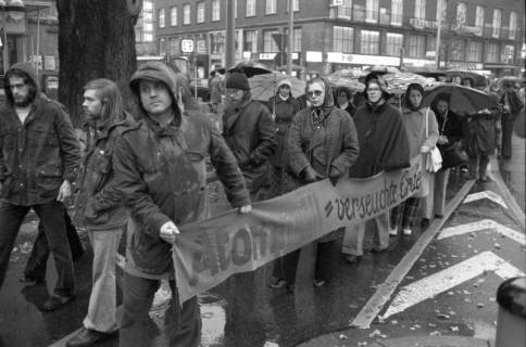 ARH NL Mellin 02-059/0010, Anti-Atomkraft Demonstration gegen das Atommülllager Gorleben, Hannover, 31