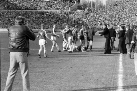 ARH NL Mellin 02-064/0010, Fußballspiel Hannover 96 gegen SV Arminia Hannover(?) im Niedersachsenstadion, Hannover, zwischen 1976/1980