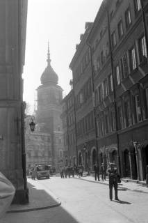 ARH NL Mellin 02-064/0016, Blick aus der Swietojanska-Straße auf den Uhrturm des Königlichen Schlosses Warschau, ohne Datum