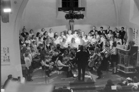 ARH NL Mellin 02-084/0008, Auftritt eines Orchesters mit Chor? in einer Kirche, ohne Datum