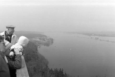 ARH NL Mellin 02-098/0004, Blick vom Aussichtsturm Kniepenberg auf Drethem und die über die Ufer getretene Elbe, ohne Datum