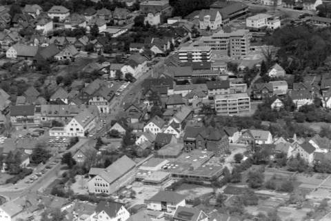 ARH NL Mellin 02-104/0006, Bert-Brecht-Schule und Deister-/Bahnhofstraße, Barsinghausen, um 1970