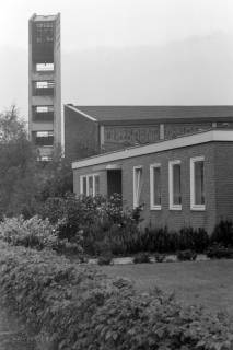 ARH NL Mellin 02-114/0011, Ev.-luth. Markusgemeinde mit der Markuskirche, Lehrte, um 1975