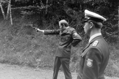 ARH NL Mellin 02-117/0005, Polizei an einem Schießstand, um 1975