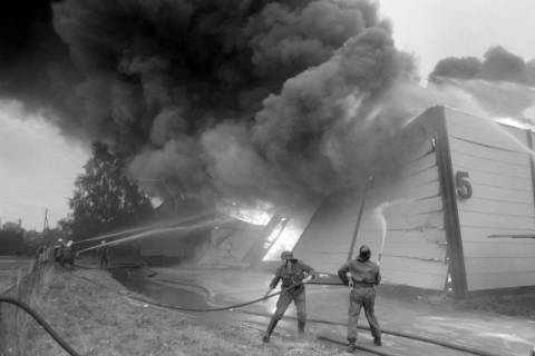 ARH NL Mellin 02-118/0015, Brand des Warenlagers der Firma Läufer & Gutenberg GmbH, Burgdorf, 1973