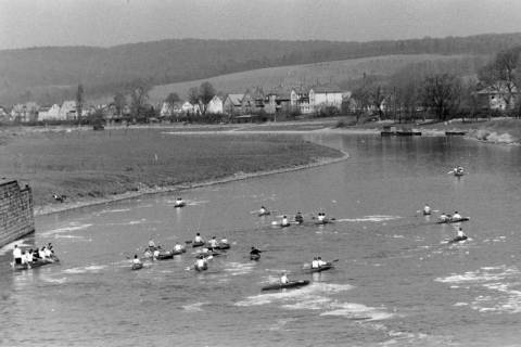 ARH NL Mellin 02-121/0003, Paddler auf einem Fluss, um 1975