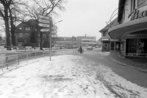 ARH NL Mellin 02-121/0009, An der Kreuzung Verdener Str./Schulstraße/Rotenburger Str., Schneverdingen, um 1975