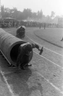 ARH NL Mellin 02-126/0010, Leistungsmarsch? der Feuerwehr, um 1975