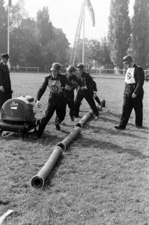 ARH NL Mellin 02-127/0005, Leistungsmarsch? der Feuerwehr, um 1975