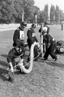 ARH NL Mellin 02-127/0006, Leistungsmarsch? der Feuerwehr, um 1975