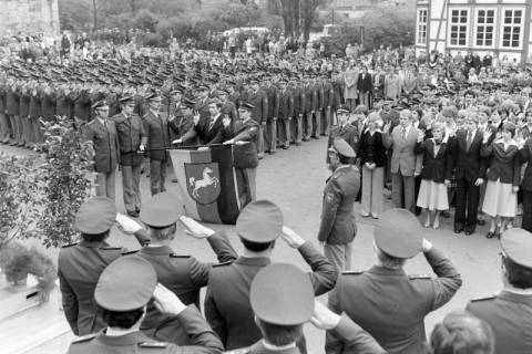 ARH NL Mellin 02-134/0006, Vereidigung(?) von Polizisten, Hann. Münden, um 1975