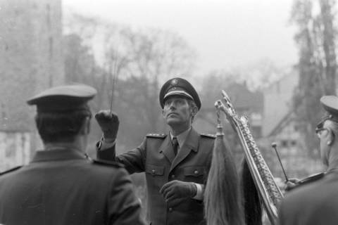 ARH NL Mellin 02-134/0010, Dirigent eines Polizeimusikkorps, um 1975