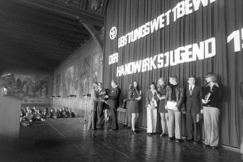 ARH NL Mellin 02-138/0001, Ehrungen zum Leistungswettbewerb der Handwerksjugend, um 1975