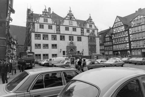 ARH NL Mellin 02-143/0013, Blick über den Marktplatz auf das Rathaus, Hann. Münden, um 1975